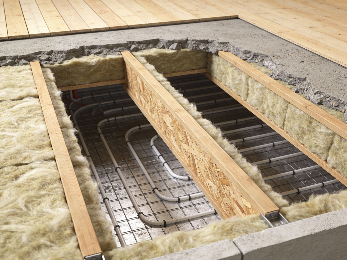 Przekrój stropu i ogrzewanie podłogowe w domy całoroczne drewniane